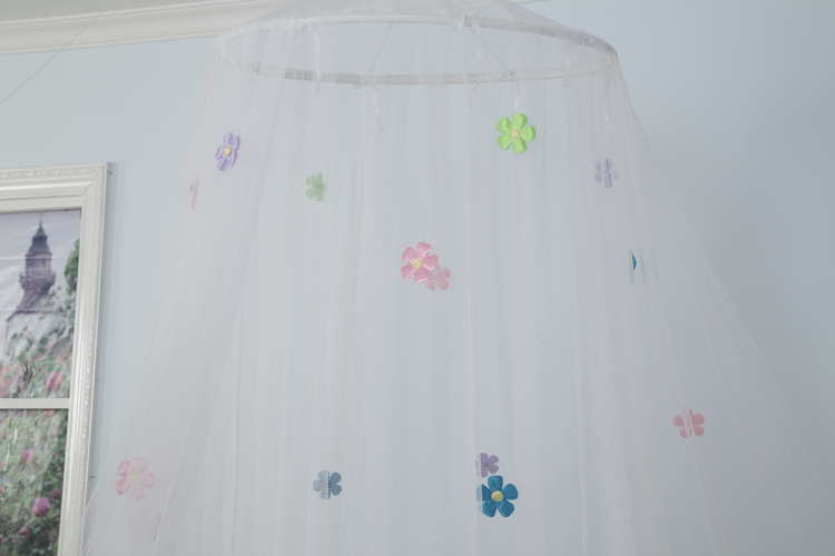 Benutzerdefinierte Farbe zum Aufhängen, Queen-Size-Bett, Moskito-Schutznetz mit vierfarbiger Blume